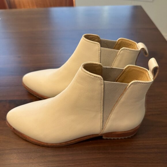 Nisolo Eva Everyday Chelsea Boot - Picture 2 of 5
